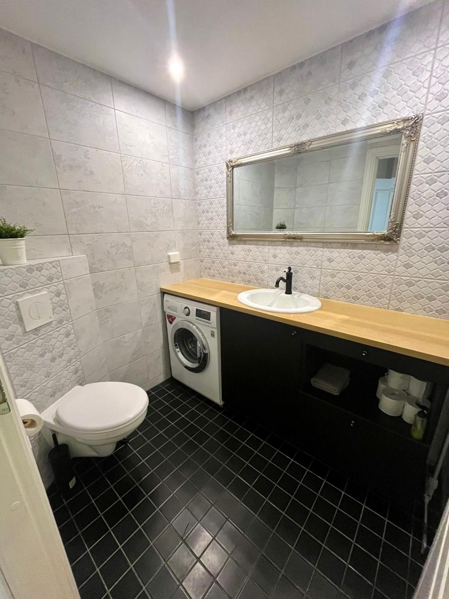 Old Town Apartment - Self Check In Võru المظهر الخارجي الصورة