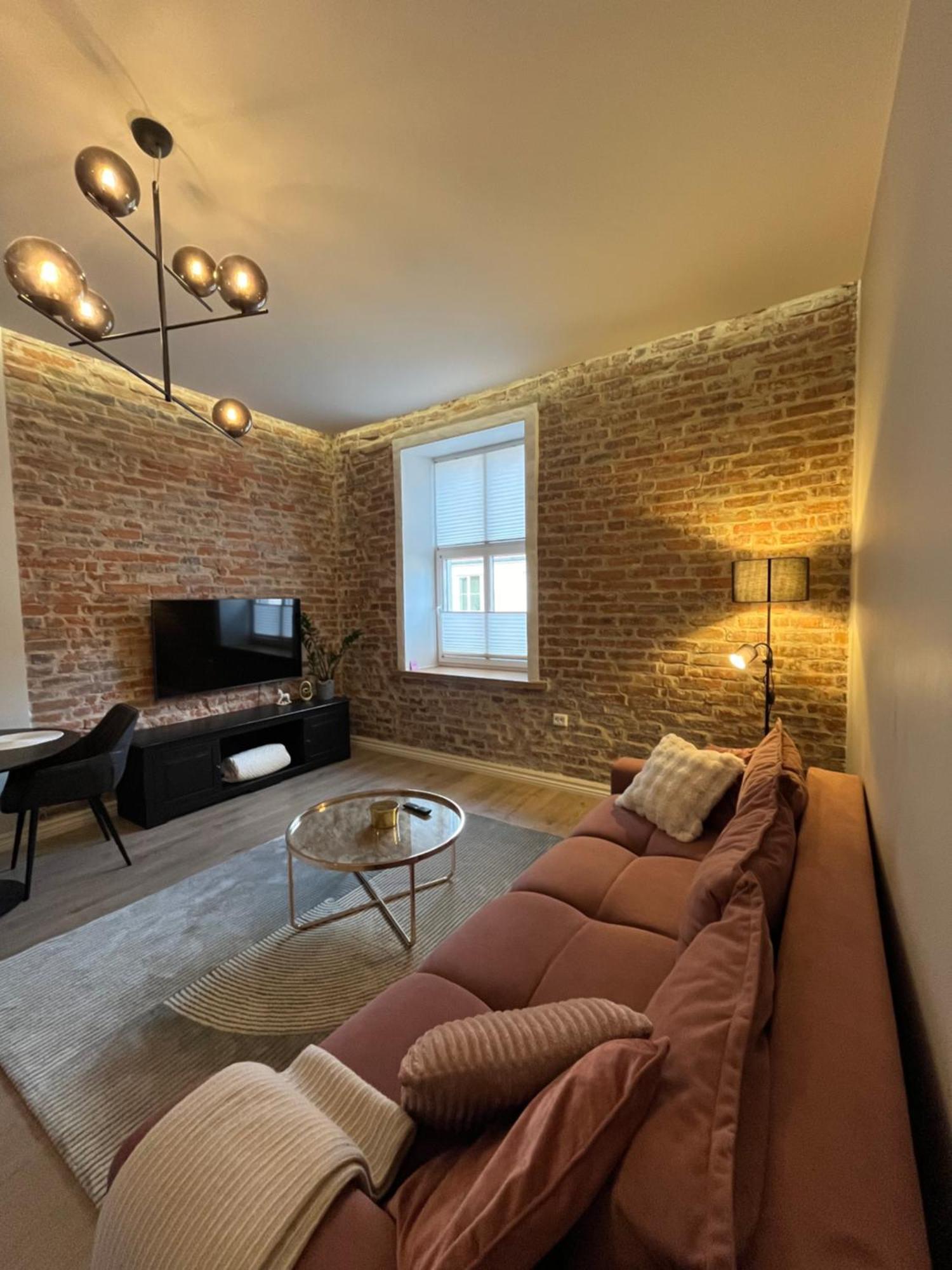 Old Town Apartment - Self Check In Võru المظهر الخارجي الصورة